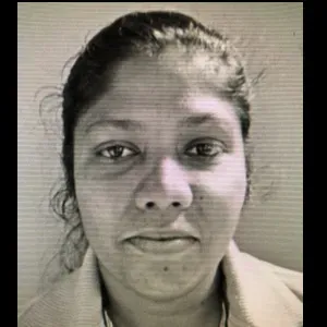 Femme de ménage avec 10 ans d'expérience