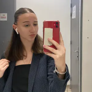 Baby-sitter aimable et souriante 