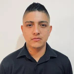 Cuidador de animales en la marina alta