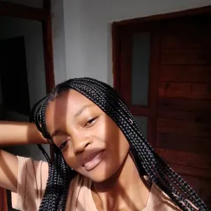 Cuidadora bem disposta moçambiacana