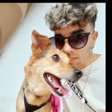 Mi chiamo Paolo ho 26 anni e amo i pelosi