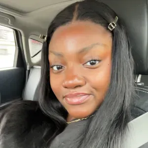 Baby-sitter disponible à Serris 