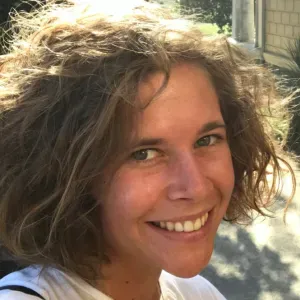 Baby-sitter disponible en août !