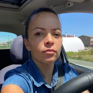 Empregada de limpeza responsável