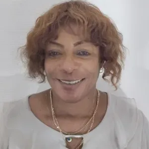 Auxiliaire parentale expérimentée bilingue anglais français 