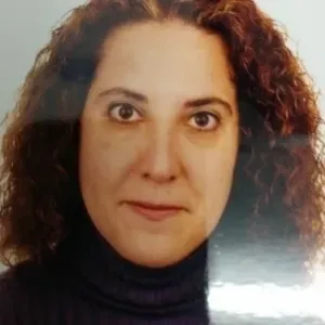 Empleada de hogar o cuidadora de personas mayores.