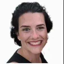 Maestra ofrece clases de apoyo escolar