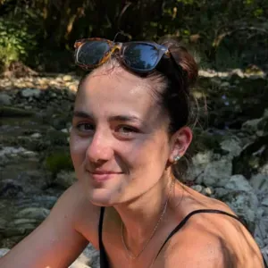 Etudiante aide aux devoirs en science sur Chambéry