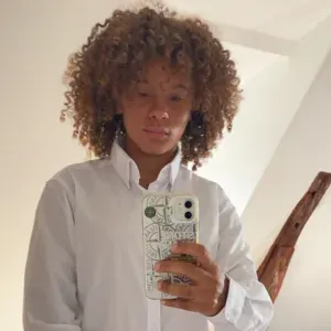 BESOIN D'UNE BABY-SITTER DE CONFIANCE ?