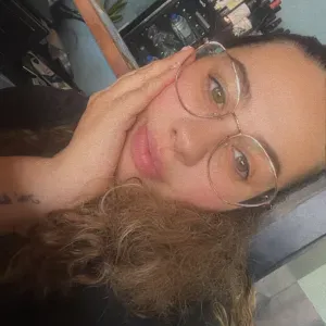 Empregada de limpeza , dinâmica e responsável