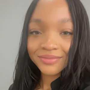 Baby-sitter sérieuse et responsable, disponible 