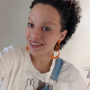 Femme de ménage et couturière 