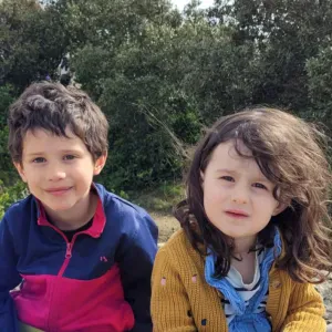 Sortie d'école pour Raphaël 6 ans et Clara 4 ans