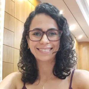 Sou uma cuidadora muito atenciosa, responsável e pontual.