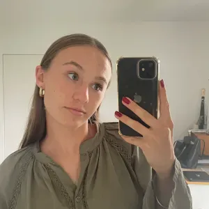 Baby-sitter disponible au alentours de Caen 