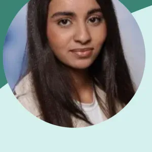 Jeune baby-sitter attentionnée.