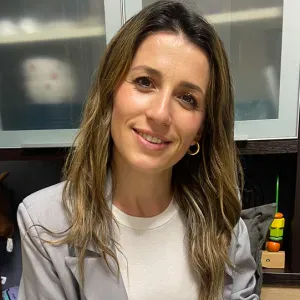 Cerco lavoro come aiuto domestico dal lunedì al venerdì