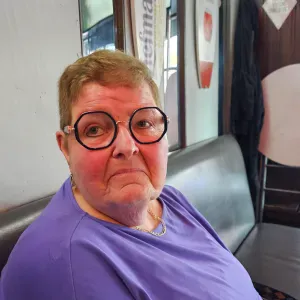 Cherche emploi aide aux seniors au environs de liège 