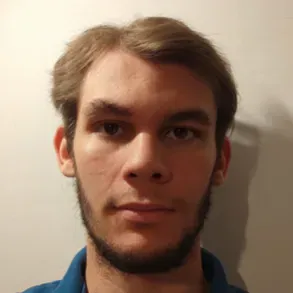 baby-sitter peut expérimenter mais très disponible