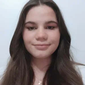 Baby-sitter qui aime faire rire les enfants 