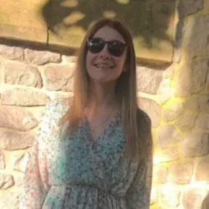 Baby-sitter à la sortie de l'école