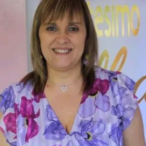 Collaboratrice de cuisine é technicienne de surface 