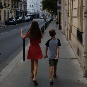 Sorties d'école (garçon de 9 ans)