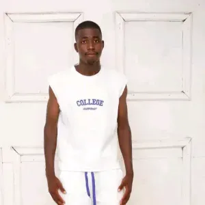 O meu nome é João, tenho 22 ano 