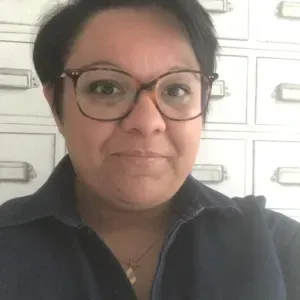 Polyvalente dans les tâches du quotidien 