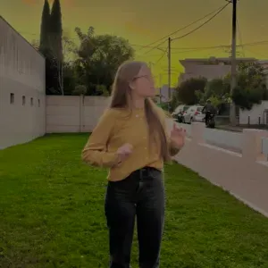 Baby-sitter expérimentée et future puéricultrice