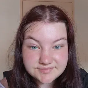 Baby-sitter expérimenté dans la garde d'enfants 