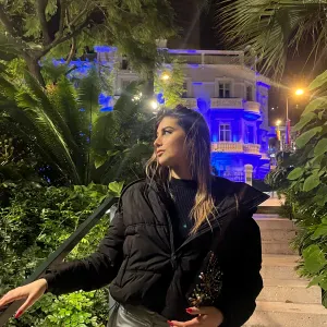 Baby-sitter douce et à l'écoute 