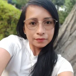 Niñera con experiencia y auxiliar en educación infantil