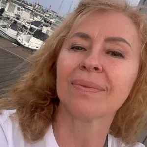 Je suis une femme de ménage responsable et je vis à Béziers.