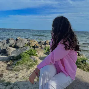 Pet-Sitter bien veillante prête à être aux petits soins !