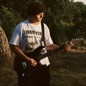 Babysitter e Músico, sem experiência em Almada