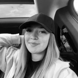 I'm a girl who loves the animals and to take care!