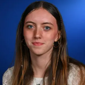 Baby-sitter sérieuse dispo après école, week-ends, vacances