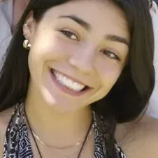 Baby-sitter créative et à l'écoute de vos enfants