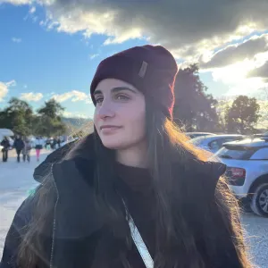 Babysitter responsável e carinhosa em Coimbra