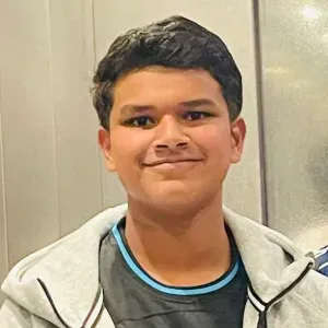 Je suis un lycéen dynamique et responsable basé à Paris.