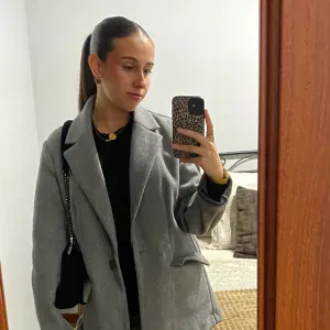 empleada de limpieza oviedo atenta