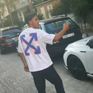 Femme de ménage actif maintenant d'urgence 