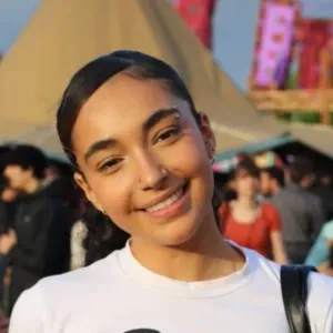 Baby-sitter disponible dès maintenant :)