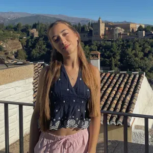 Profesora joven comprometida  