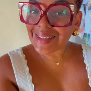 Femme de ménage disponible à Bouillante