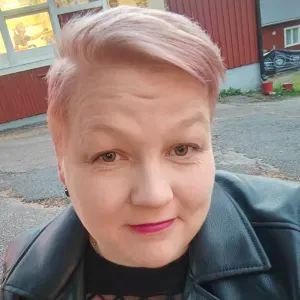 Kokenut lastenhoitaja etsii työtä