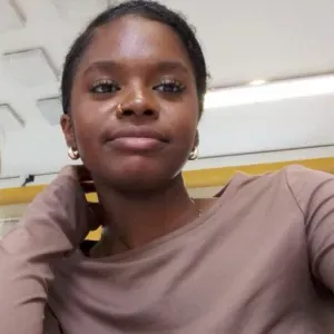 Une Baby-sitter Bienveillante pour Vos Petits Anges