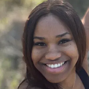 Babysitter com experiência, apenas com familiares.