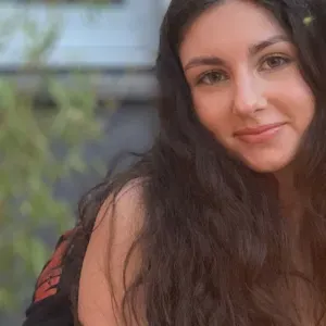 pet-sitter attentionnée et joueuse